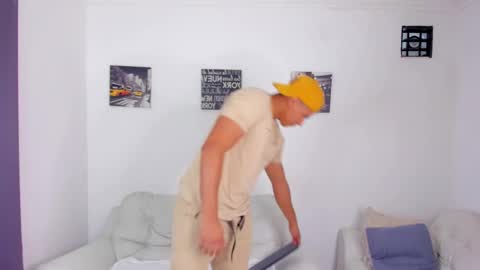 Snapshot of areslevi chatting on October 16, 2025, 6:42 pm ares levi online show from October 16, 2025, 6:42 pm