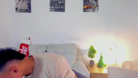 Snapshot of areslevi chatting on December 21, 2025, 12:45 pm ares levi online show from December 21, 2025, 12:45 pm