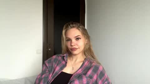 Amelia online show from November 10, 2025, 5:28 am