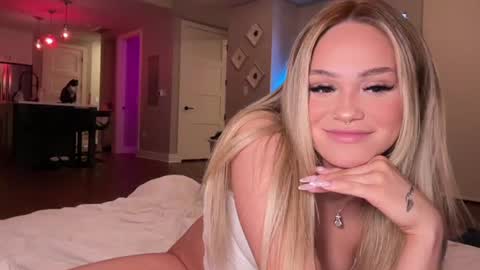 Snapshot of ari_02 chatting on June 18, 2026, 4:02 am Ari online show from June 18, 2026, 4:02 am