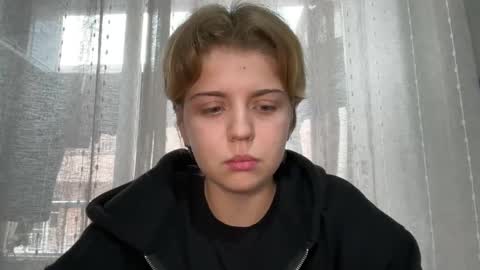 Snapshot of ari_crystal chatting on January 13, 2026, 4:12 pm ari_crystal online show from January 13, 2026, 4:12 pm