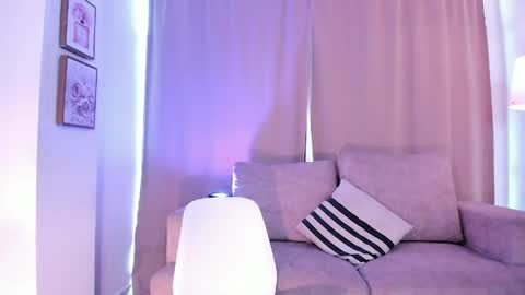Snapshot of ari_es chatting on May 1, 2026, 2:54 pm Ari online show from May 1, 2026, 2:54 pm