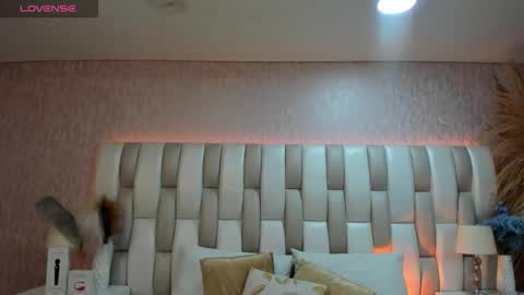 ari_lynn_ online show from December 1, 2025, 3:11 am