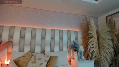 ari_lynn_ online show from December 2, 2025, 3:12 am