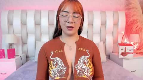 ari_lynn_ online show from April 15, 2026, 3:46 am