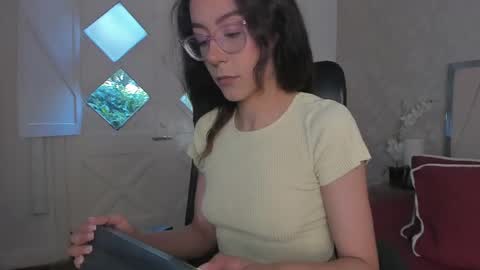 Snapshot of ari_wilde chatting on April 9, 2026, 2:00 pm Ari Wilde online show from April 9, 2026, 2:00 pm