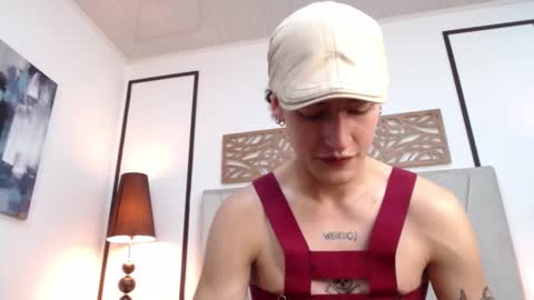 aria y orien  online show from March 6, 2025, 2:40 pm