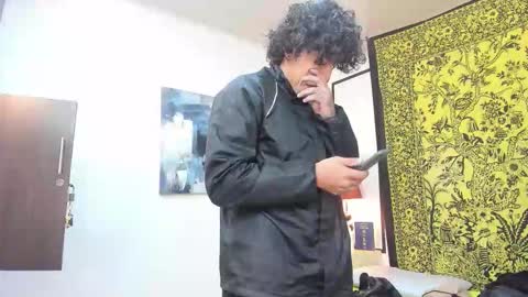 aria y orien  online show from September 28, 2025, 11:04 am