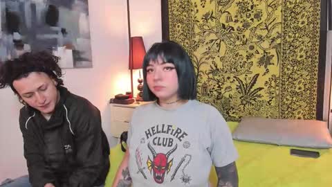 aria y orien  online show from October 26, 2025, 10:54 am