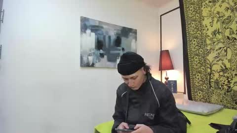 aria y orien  online show from November 4, 2025, 10:58 am