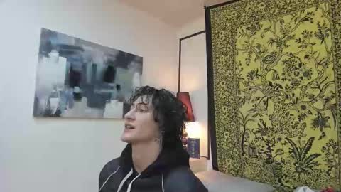 aria y orien  online show from November 10, 2025, 10:58 am