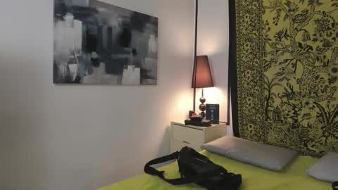 aria y orien  online show from November 15, 2025, 11:07 am