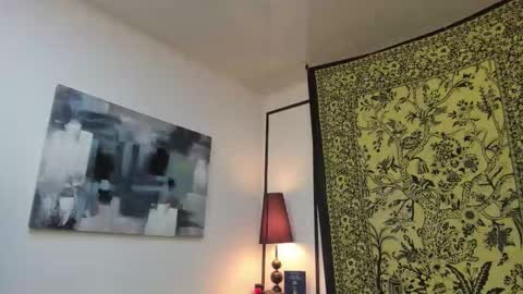 aria y orien  online show from November 24, 2025, 10:59 am