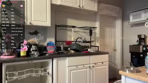 Aria Fields online show from October 31, 2025, 5:47 pm