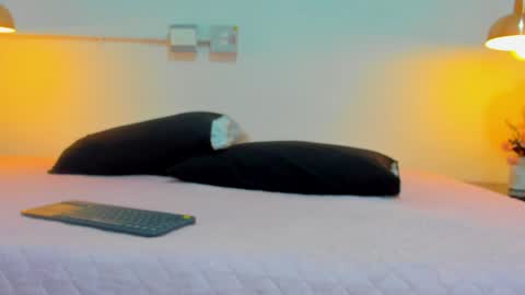 aria_millers1 online show from April 2, 2026, 12:14 pm