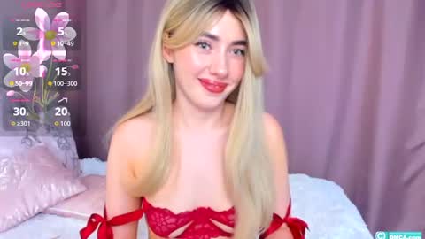 Snapshot of aria_montclair chatting on August 4, 2026, 4:42 pm aria_montclair online show from August 4, 2026, 4:42 pm