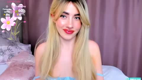 Snapshot of aria_montclair chatting on August 7, 2026, 5:59 pm aria_montclair online show from August 7, 2026, 5:59 pm