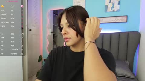 Snapshot of aria_russo chatting on November 3, 2025, 3:13 pm Aria online show from November 3, 2025, 3:13 pm