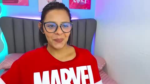 Snapshot of aria_russo chatting on December 5, 2025, 2:58 pm Aria online show from December 5, 2025, 2:58 pm