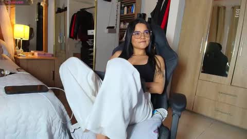 aria_sweet21 online show from April 18, 2026, 10:54 pm