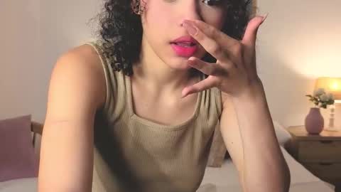 ariaa_23 online show from November 24, 2025, 3:01 pm