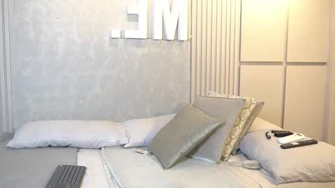 Ariaa online show from October 30, 2025, 1:56 pm