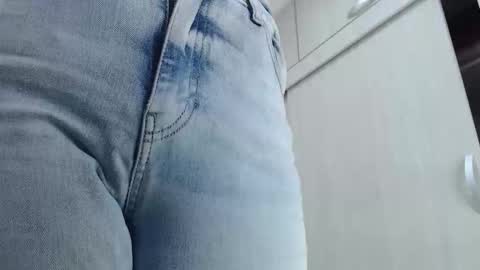 ariacoral online show from November 15, 2025, 12:56 pm