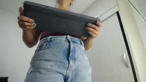 ariacoral online show from November 27, 2025, 12:18 pm