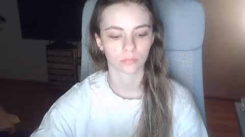 AriaCreazy online show from April 1, 2026, 8:28 pm