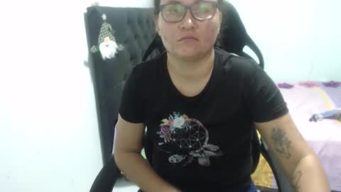 ...Ariana... online show from November 19, 2025, 6:52 pm