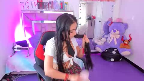 ariadnacappelletty online show from May 27, 2026, 4:37 pm