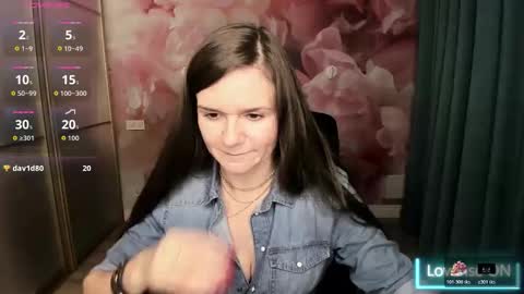 AriaGray online show from October 30, 2025, 3:24 pm