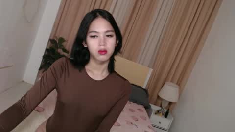 Snapshot of ariahooper chatting on December 24, 2024, 6:11 am Christine JorgensenChristmas wish breasts implants online show from December 24, 2024, 6:11 am