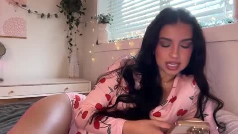 Aria  online show from December 5, 2025, 6:26 pm