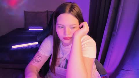 Snapshot of arialane_ chatting on October 4, 2025, 6:50 pm Aria online show from October 4, 2025, 6:50 pm