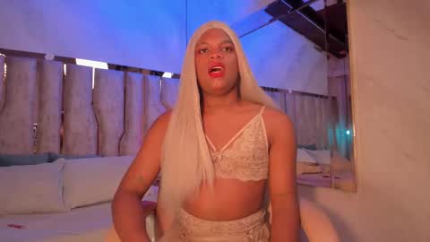 ariana_grande233 online show from February 24, 2026, 11:41 am