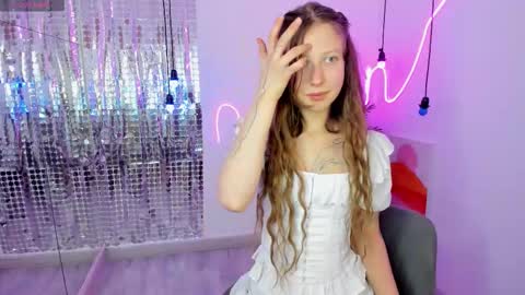 Snapshot of ariana_kin chatting on December 16, 2025, 2:33 pm Ariana online show from December 16, 2025, 2:33 pm