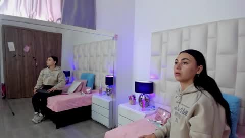  ariana  online show from November 22, 2025, 4:39 pm