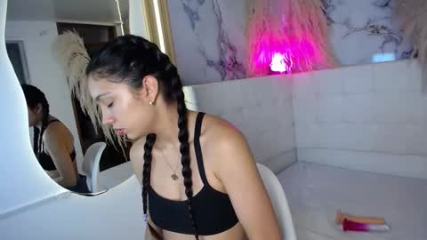 Snapshot of ariana_toro chatting on December 5, 2025, 11:41 am ariana_toro online show from December 5, 2025, 11:41 am