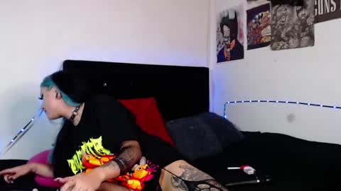 Snapshot of arianauwu666 chatting on January 5, 2025, 1:03 am help me 100 hands up my OF is Free  online show from January 5, 2025, 1:03 am