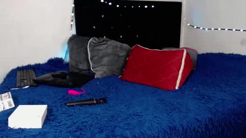 Snapshot of arianauwu666 chatting on February 22, 2025, 6:06 am help me 100 hands up my OF is Free  online show from February 22, 2025, 6:06 am