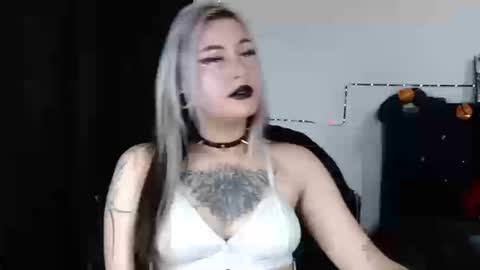 Snapshot of arianauwu666 chatting on September 10, 2025, 9:59 pm help me 100 hands up my OF is Free  online show from September 10, 2025, 9:59 pm