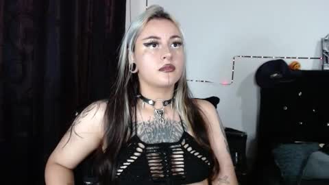 Snapshot of arianauwu666 chatting on September 25, 2025, 8:12 pm help me 100 hands up my OF is Free  online show from September 25, 2025, 8:12 pm