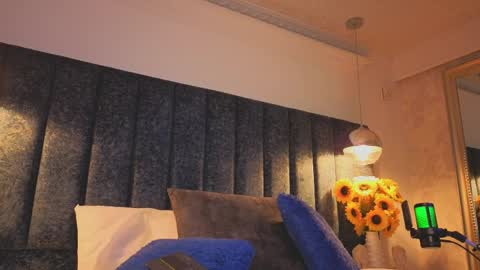 Arianna online show from April 6, 2026, 7:37 pm