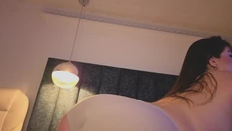 Snapshot of arianna_suarez1 chatting on April 27, 2026, 8:07 pm Arianna online show from April 27, 2026, 8:07 pm