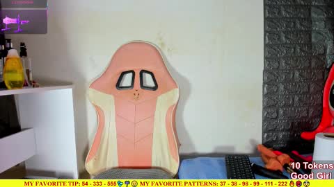 Snapshot of ariannalewis1 chatting on November 23, 2025, 6:30 pm Arianna online show from November 23, 2025, 6:30 pm