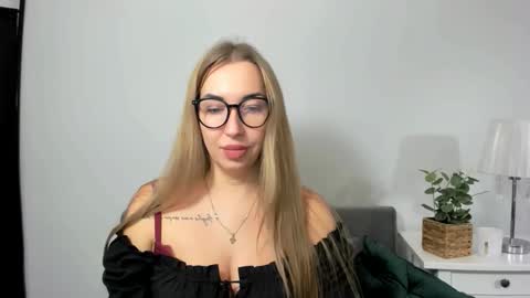 Aria online show from October 27, 2025, 4:22 pm