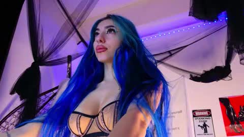 Aria online show from November 30, 2025, 10:03 pm