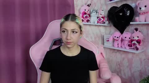 Snapshot of aribunnie chatting on November 6, 2025, 8:54 pm Ari Bunnie online show from November 6, 2025, 8:54 pm