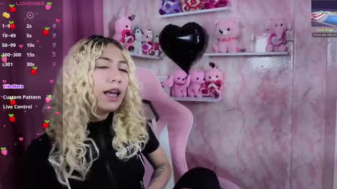 Snapshot of aribunnie chatting on November 14, 2025, 9:57 pm Ari Bunnie online show from November 14, 2025, 9:57 pm